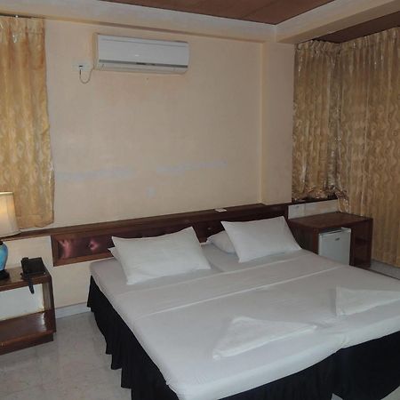 Off Day Inn Male Luaran gambar