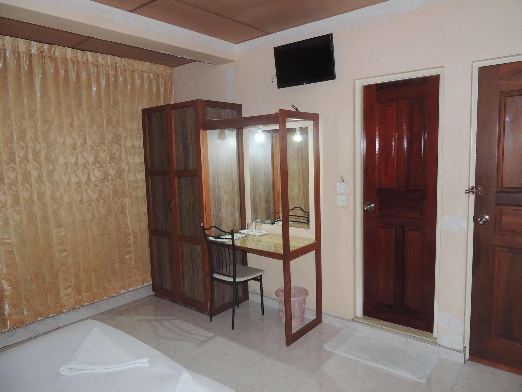 Off Day Inn Male Luaran gambar