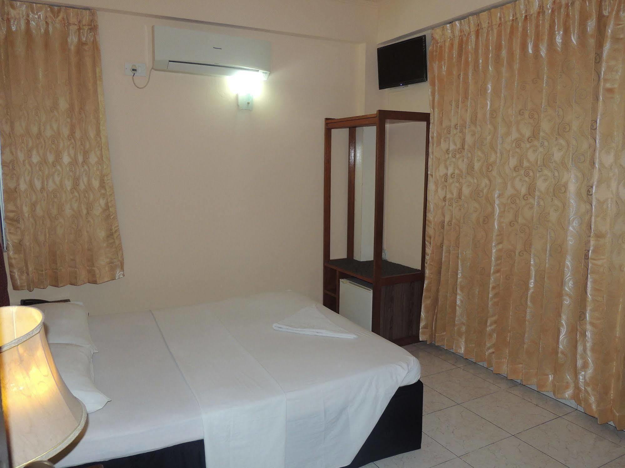 Off Day Inn Male Luaran gambar