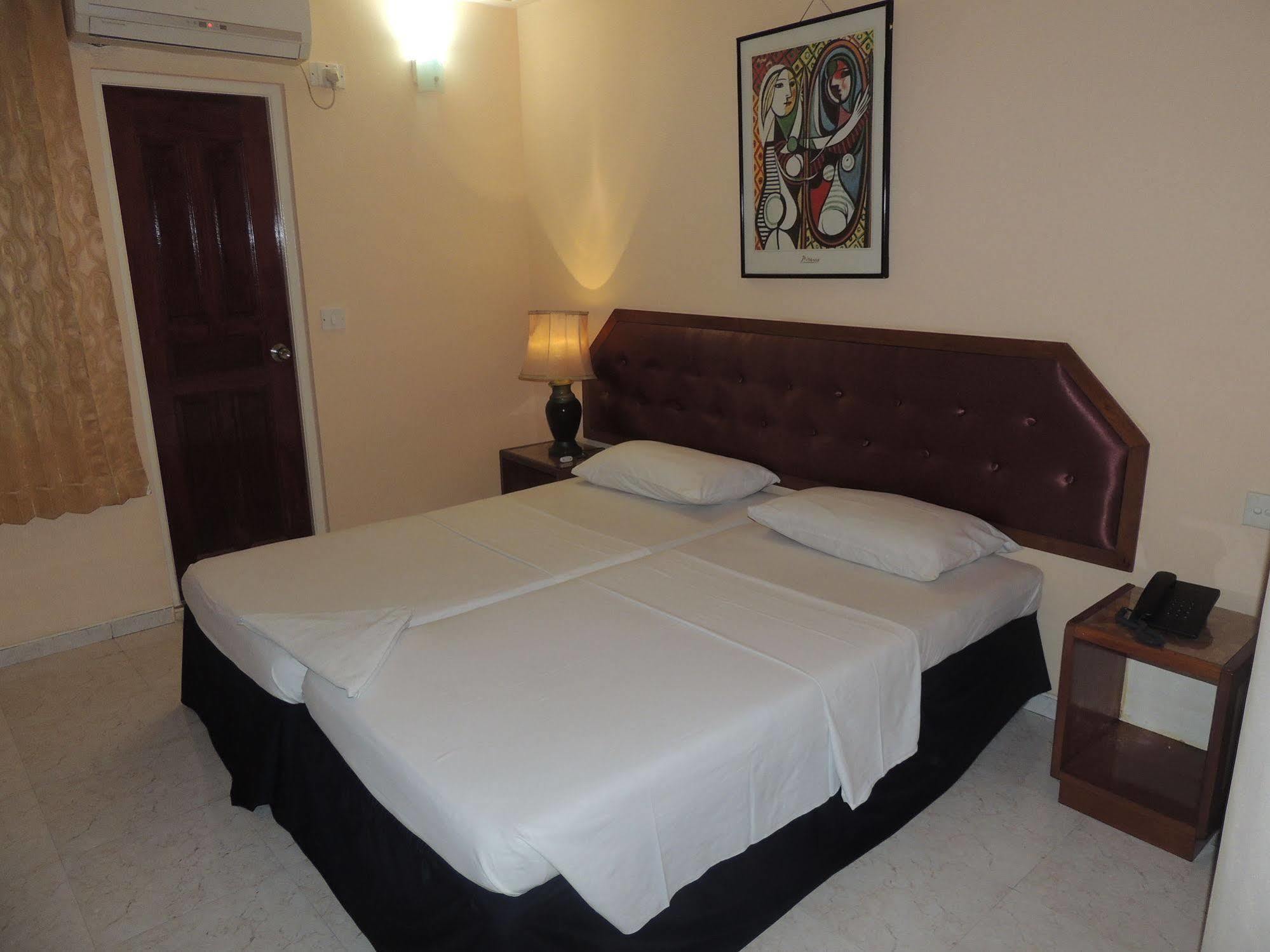 Off Day Inn Male Luaran gambar