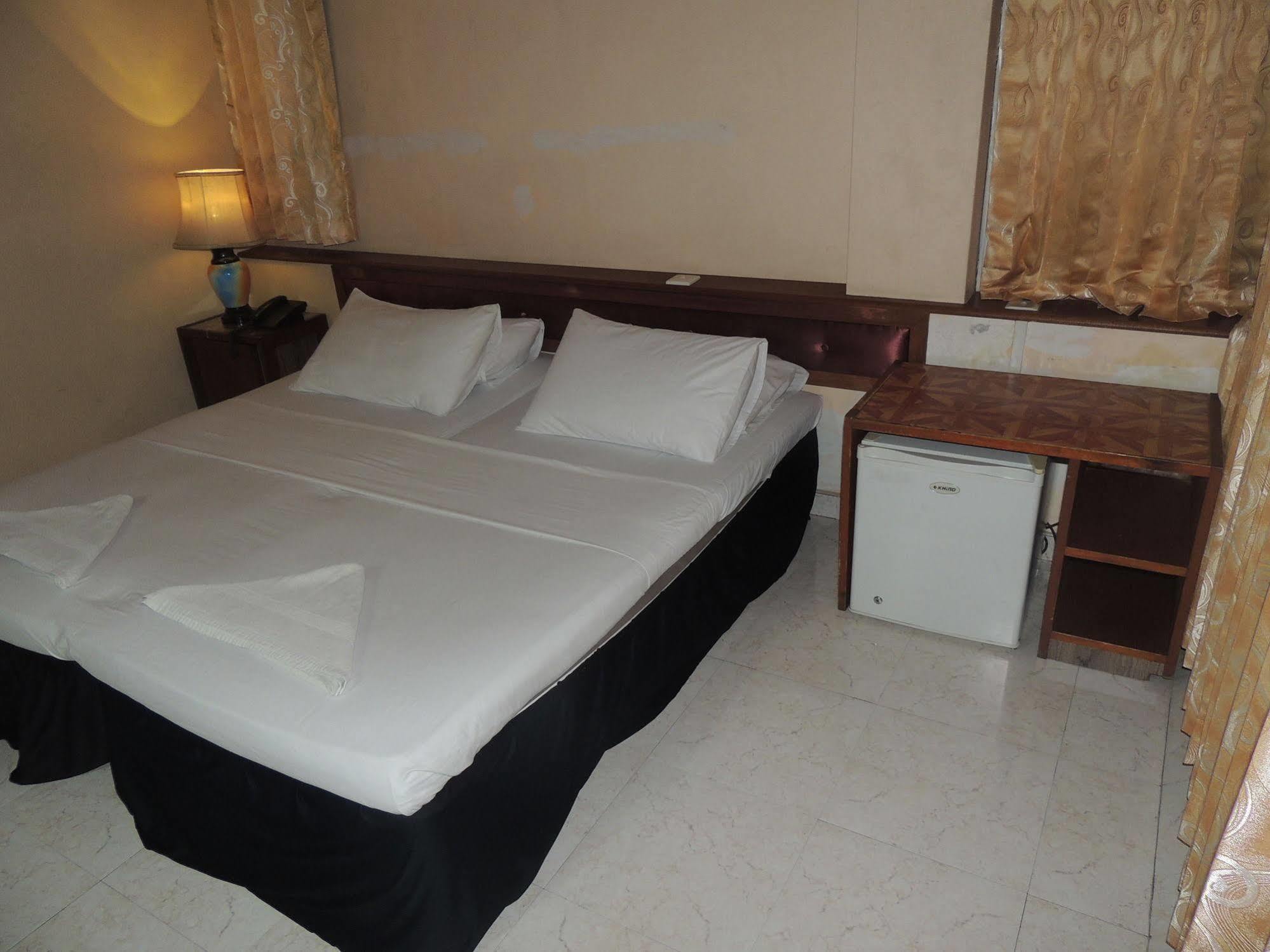 Off Day Inn Male Luaran gambar