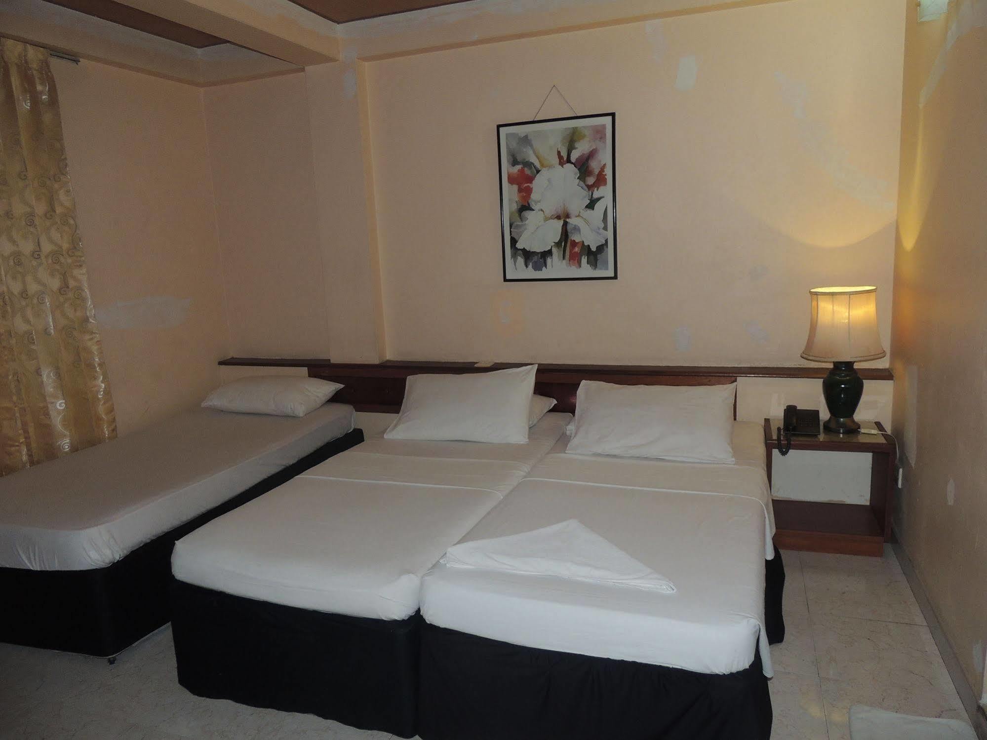 Off Day Inn Male Luaran gambar