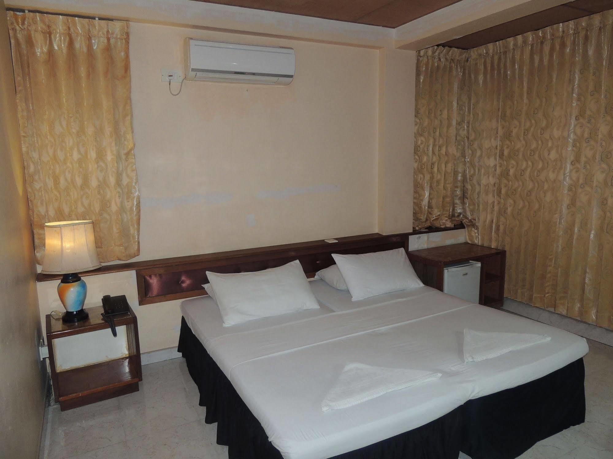Off Day Inn Male Luaran gambar