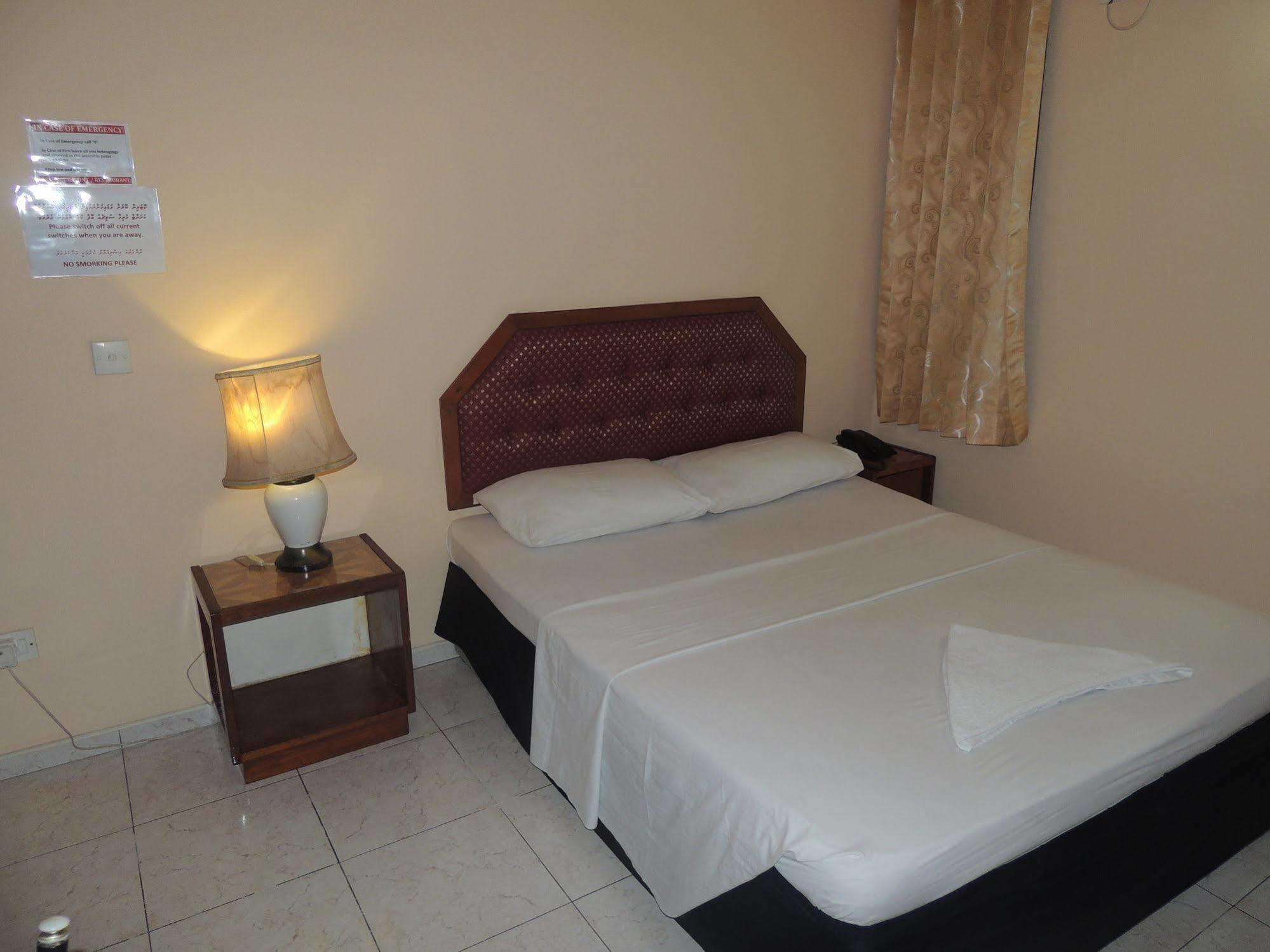 Off Day Inn Male Luaran gambar